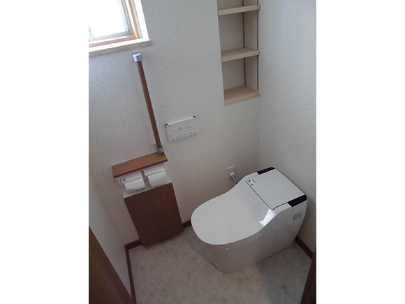 和式トイレを洋式シャワートイレに／トイレリフォームイメージ3